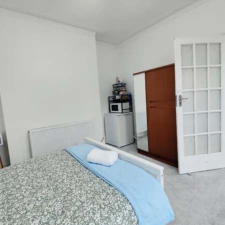 Double Room In Winton-3