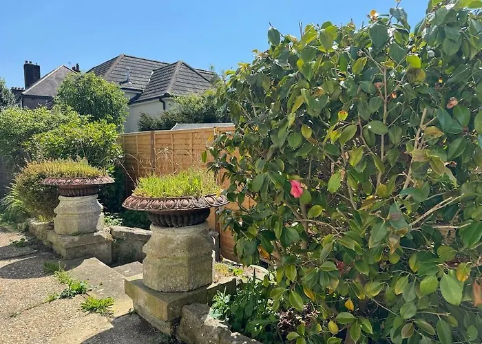Spacious, Modern 3 Bedroom Apartment With Parking